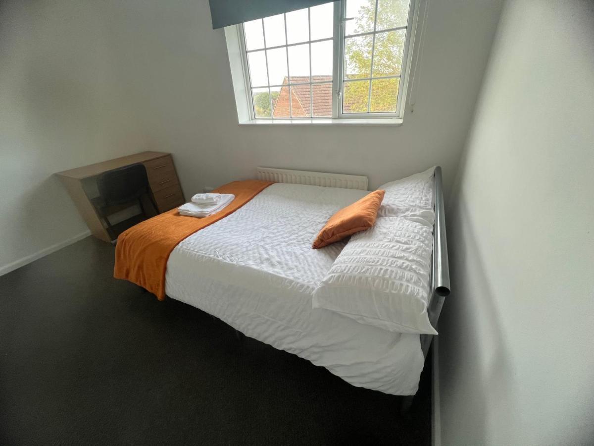 The Coral Guest House 1 Mile From Winchester Market Экстерьер фото