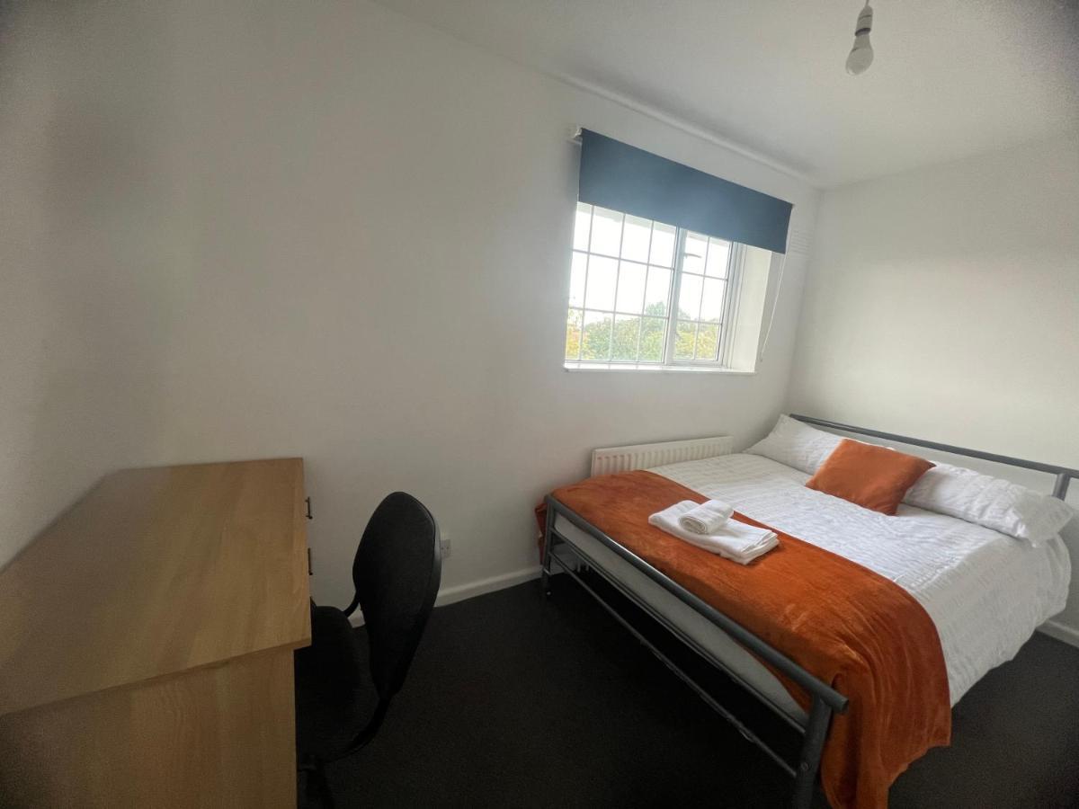The Coral Guest House 1 Mile From Winchester Market Экстерьер фото