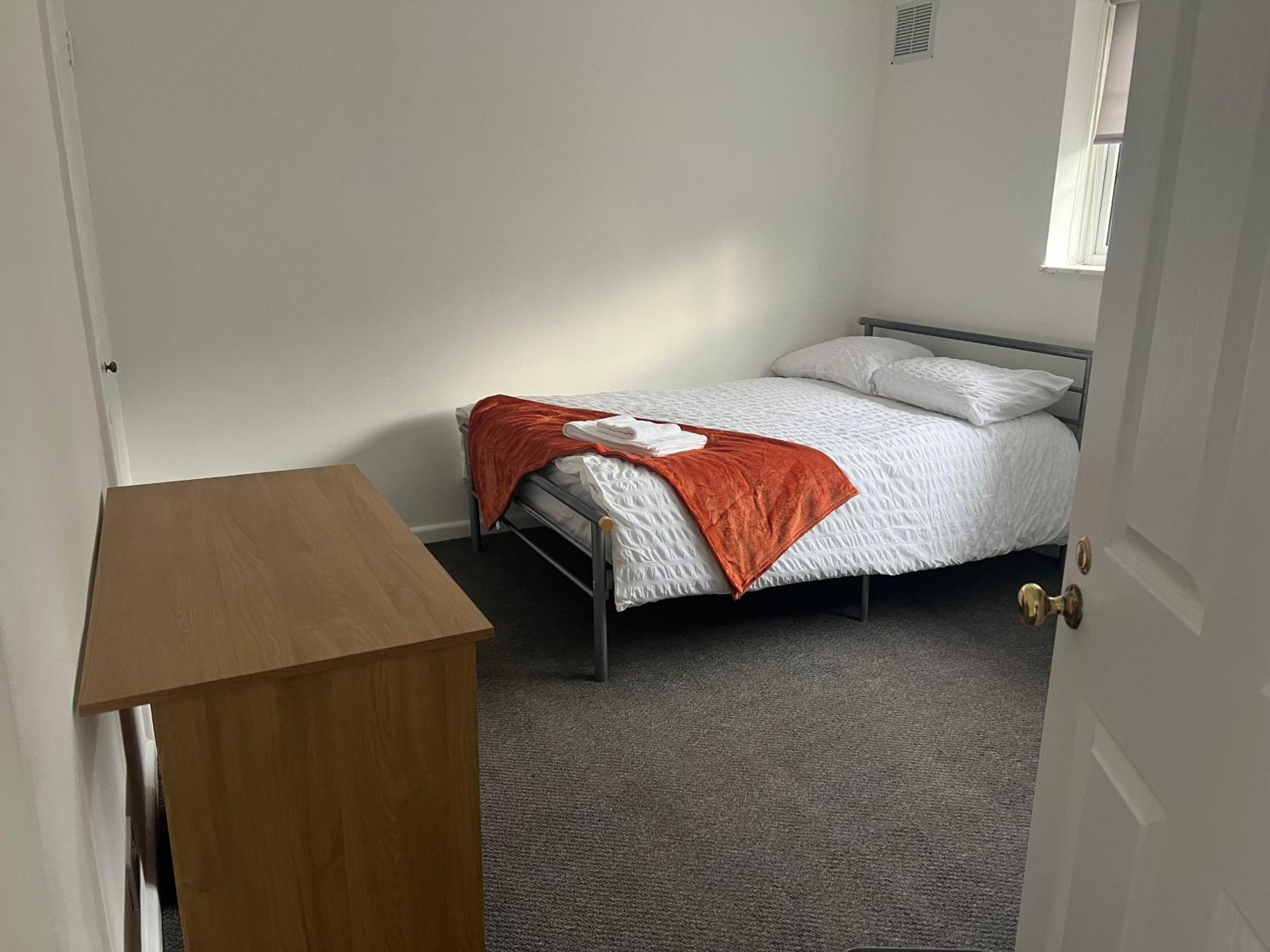 The Coral Guest House 1 Mile From Winchester Market Экстерьер фото