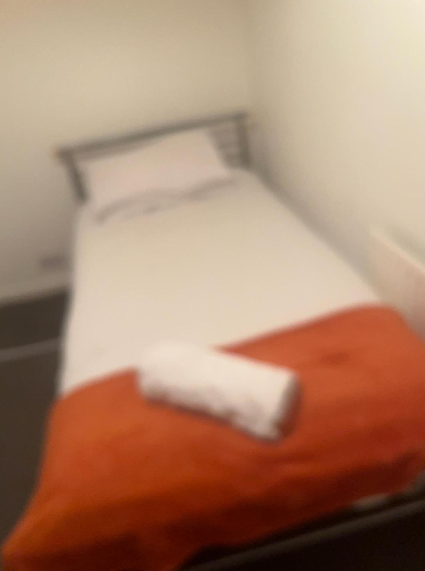 The Coral Guest House 1 Mile From Winchester Market Экстерьер фото